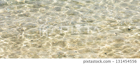 閃耀的陽光和美麗的海面風景 閃耀的陽光和美麗的海面風景 131454556