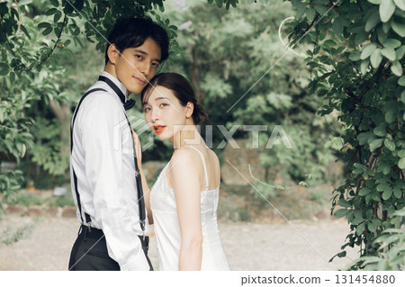 Garden wedding photos 131454880