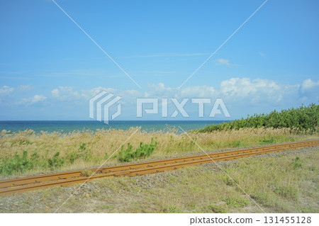 秋高氣爽的青森郡橫濱，陸奧灣和大湊線 131455128