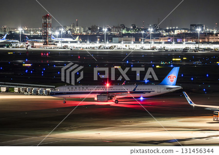羽田機場夜間，飛機滑行，東京大田區 131456344