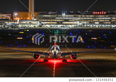 羽田機場夜間，飛機滑行，東京大田區 131456351
