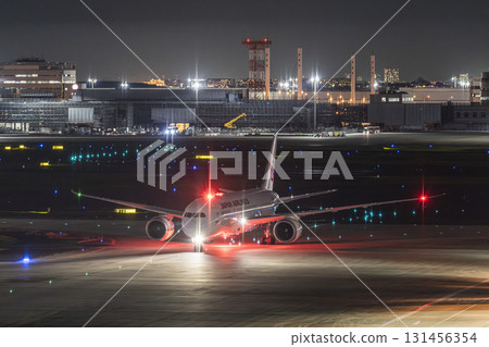 羽田機場夜間，飛機滑行，東京大田區 131456354