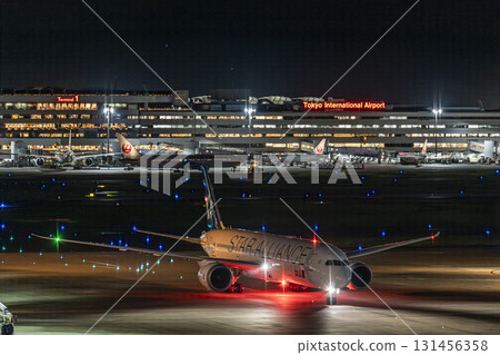 羽田機場夜間，飛機滑行，東京大田區 131456358