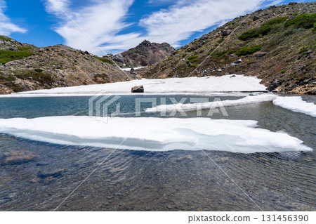 白山禦前峰的血池與劍峰 - 初夏的白山禦前峰健行(血池遊覽路線) 白山禦前峰的血池與劍峰 - 初夏的白山禦前峰健行(血池遊覽路線) 131456390