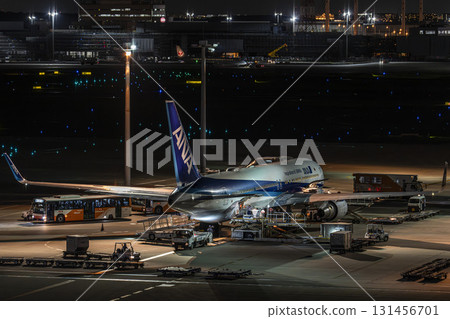 羽田機場夜間,停放的飛機,東京大田區 羽田機場夜間,停放的飛機,東京大田區 131456701
