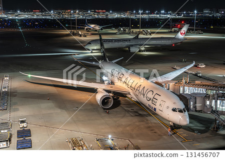 羽田機場夜間,停放的飛機,東京大田區 羽田機場夜間,停放的飛機,東京大田區 131456707