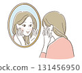 微笑的女人照鏡子 131456950
