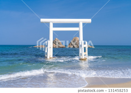 <Fukuoka Prefecture> White Torii Gate, Sakurai Futamigaura <Fukuoka Prefecture> White Torii Gate, Sakurai Futamigaura 131458253