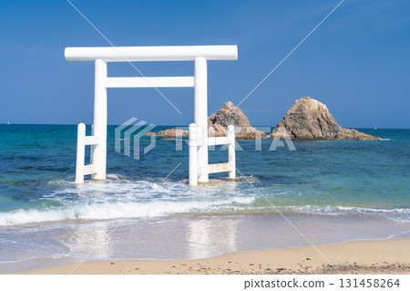 <Fukuoka Prefecture> White Torii Gate, Sakurai Futamigaura <Fukuoka Prefecture> White Torii Gate, Sakurai Futamigaura 131458264
