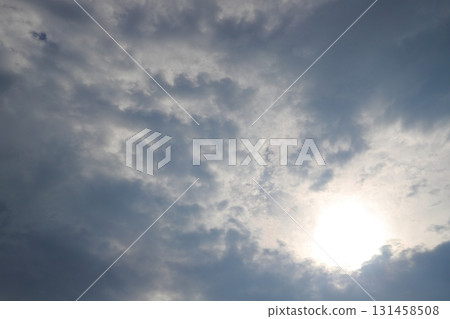 多雲的天空 太陽 只有天空 131458508