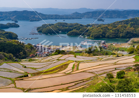 <佐賀縣>大浦的梯田和眺望伊凡裡灣的田園風光 131458553