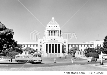 Old photo: 1956, Tokyo, in front of the National Diet Building 131458586
