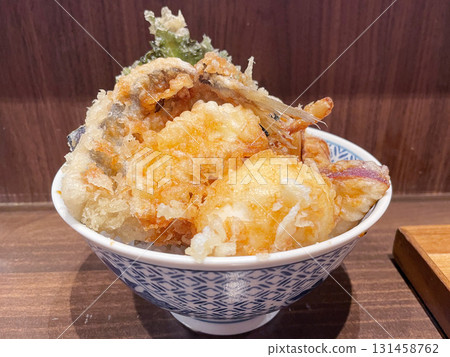 蔬菜、星鰻和蝦天婦羅蓋飯 131458762