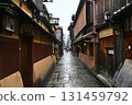 A charming alleyway in Gion, Kyoto 131459792