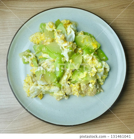 Top View of Luffa and Egg Stir-fry with High-Fiber Top View of Luffa and Egg Stir-fry with High-Fiber 131461041