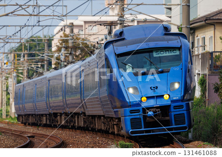 特快 Sonic,7 節車廂的列車,包括 883 系列 1000 系列中間車廂 特快 Sonic,7 節車廂的列車,包括 883 系列 1000 系列中間車廂 131461088