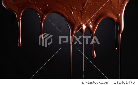 特寫:奢華的融化巧克力滴在黑色背景上 特寫:奢華的融化巧克力滴在黑色背景上 131461479