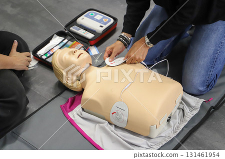 BLSD Defibrillator use course. first aid course - company safety - cardiac massage - Basic Life Support 131461954