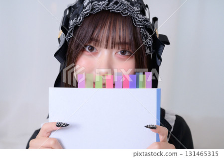 拿著筆記本的地雷女孩 131465315