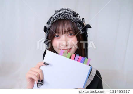 拿著筆記本的地雷女孩 131465317