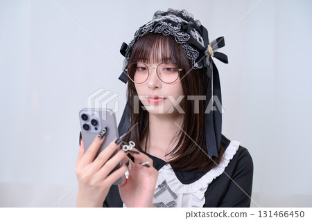 A landmine girl who operates a smartphone 131466450