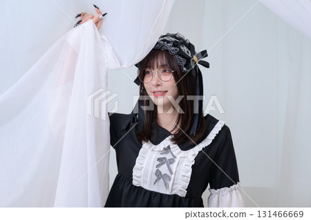 坐在床上的地雷女孩 131466669