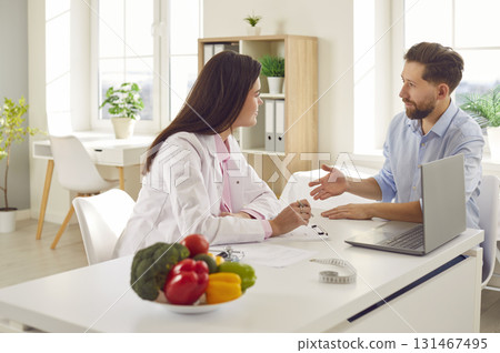 Nutritionist discusses plan for individual approach to nutrition with patient during consultation. Nutritionist discusses plan for individual approach to nutrition with patient during consultation. 131467495