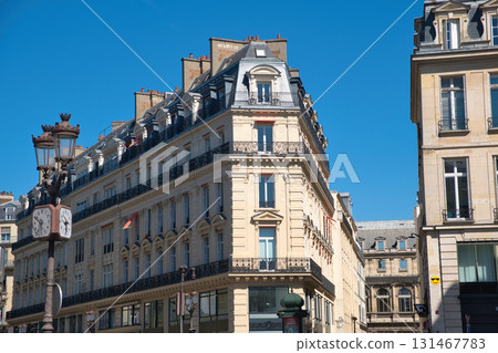 Central Paris streetscape 131467783