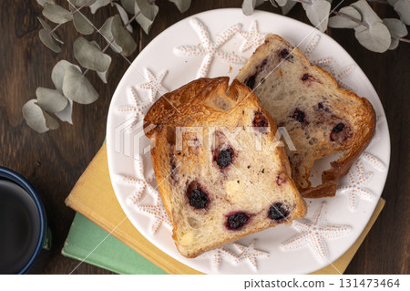 Toast and coffee 131473464