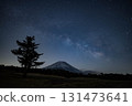 靜岡縣富士宮市的星空和富士山 131473641