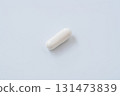 Simple background photo of white capsule pills 131473839