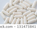Simple background photo of white capsule pills 131473841