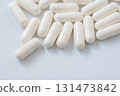 Simple background photo of white capsule pills 131473842