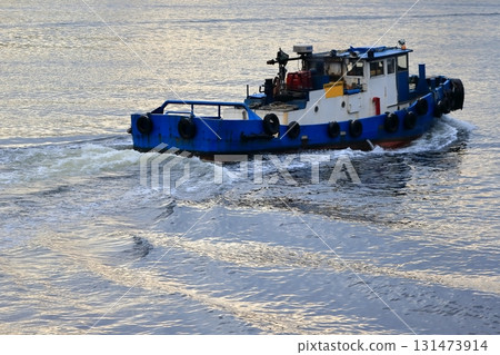 Tugboat 131473914