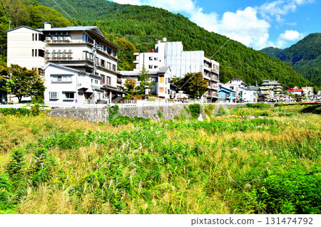黑川大橋/從橫湯川眺望足代溫泉和澀溫泉街（長野縣山之內町）[2025年9月] 131474792