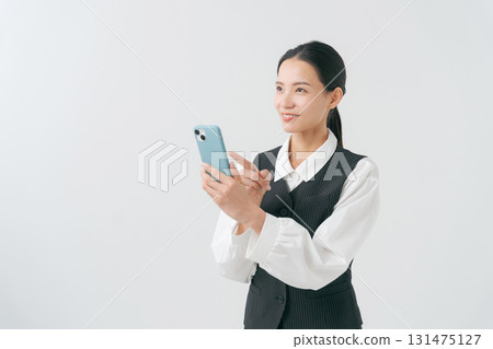 有智慧型手機的女人 有智慧型手機的女人 131475127