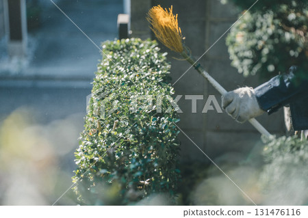 修剪 園丁 男人 131476116