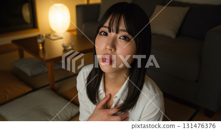 人工智慧生成的一位女士喝水的肖像 131476376