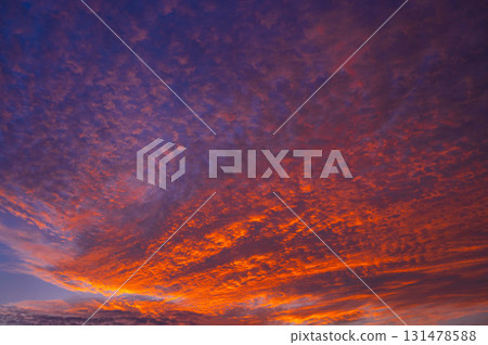 神秘的夕陽天空 131478588