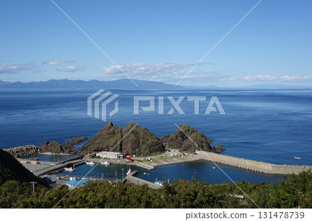 Cape Tappi in the Tsugaru Strait, the northernmost point of the Tsugaru Peninsula, and its connected islands and fishing port Cape Tappi in the Tsugaru Strait, the northernmost point of the Tsugaru Peninsula, and its connected islands and fishing port 131478739