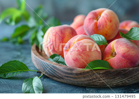 新鮮閃亮的粉紅色桃子 131479495