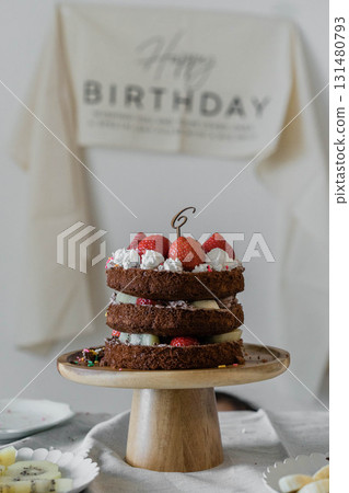 6歲生日蛋糕 131480793