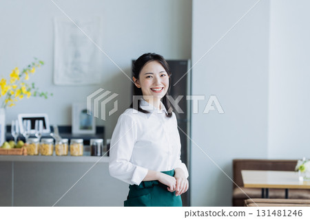 A young woman working in a cafe 131481246