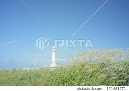 九月下旬，青森縣東通村，秋高氣爽的尻屋崎燈塔 131481771