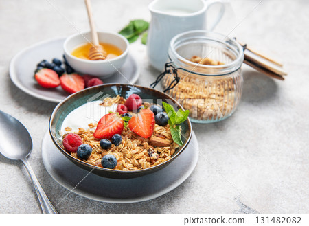 Healthy breakfast bowl with granola, yogurt, and berries 131482082