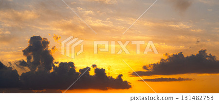 略帶憂傷的秋夜天空和雲彩 略帶憂傷的秋夜天空和雲彩 131482753
