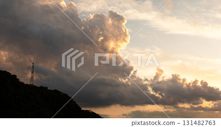 略帶憂傷的秋夜天空和雲彩 略帶憂傷的秋夜天空和雲彩 131482763