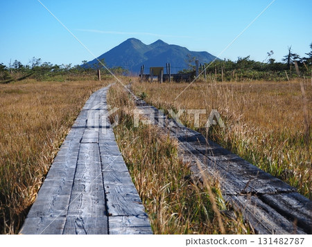 Boardwalk leading to Mt. Hiuchigatake (20250924074404) 131482787
