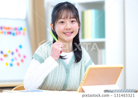 Learning Girl studying Learning Girl studying 131483321