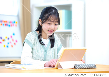 Learning Girl studying Learning Girl studying 131483395